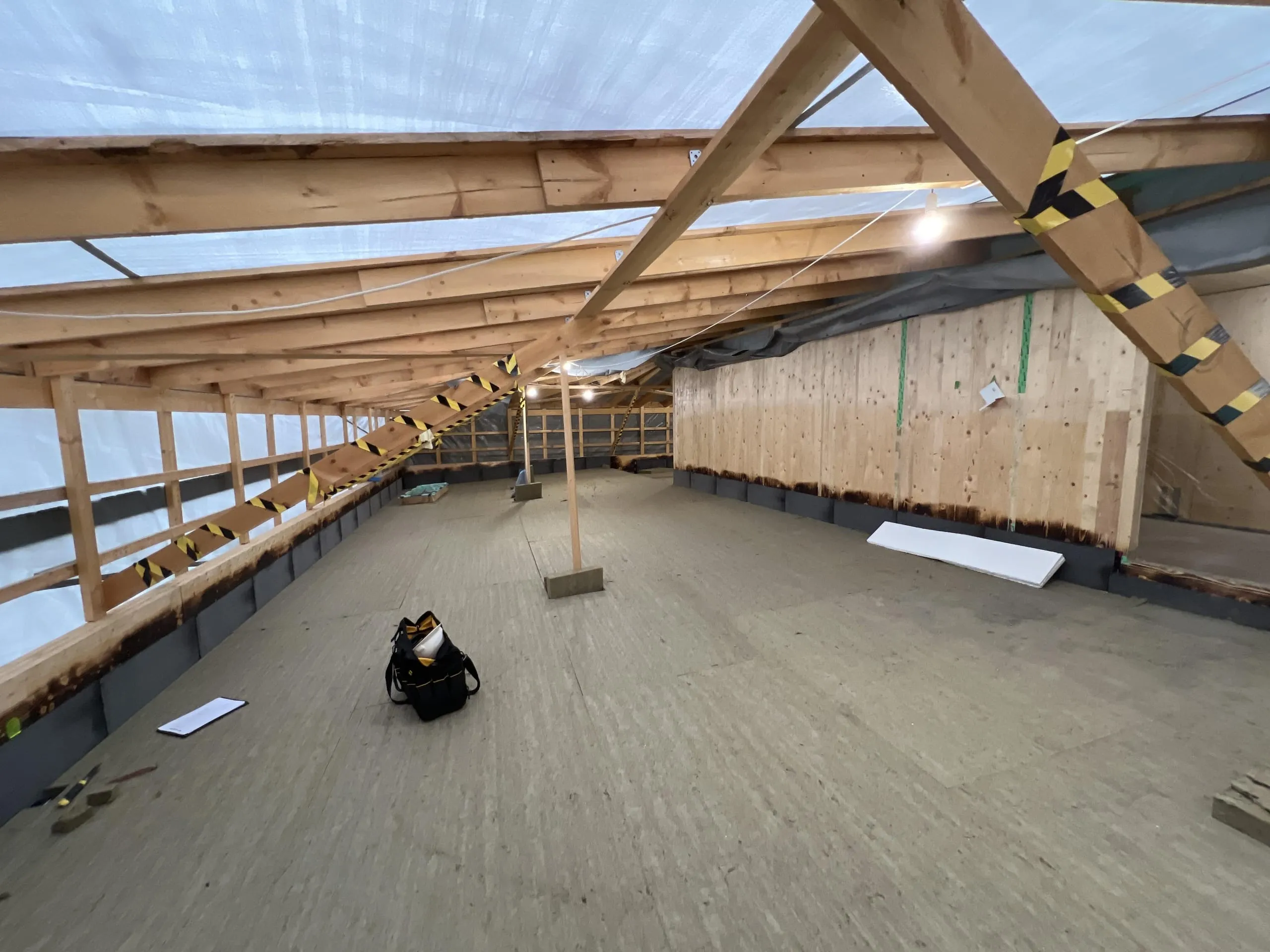 Kársnesskóli roof with timber and wood sensors